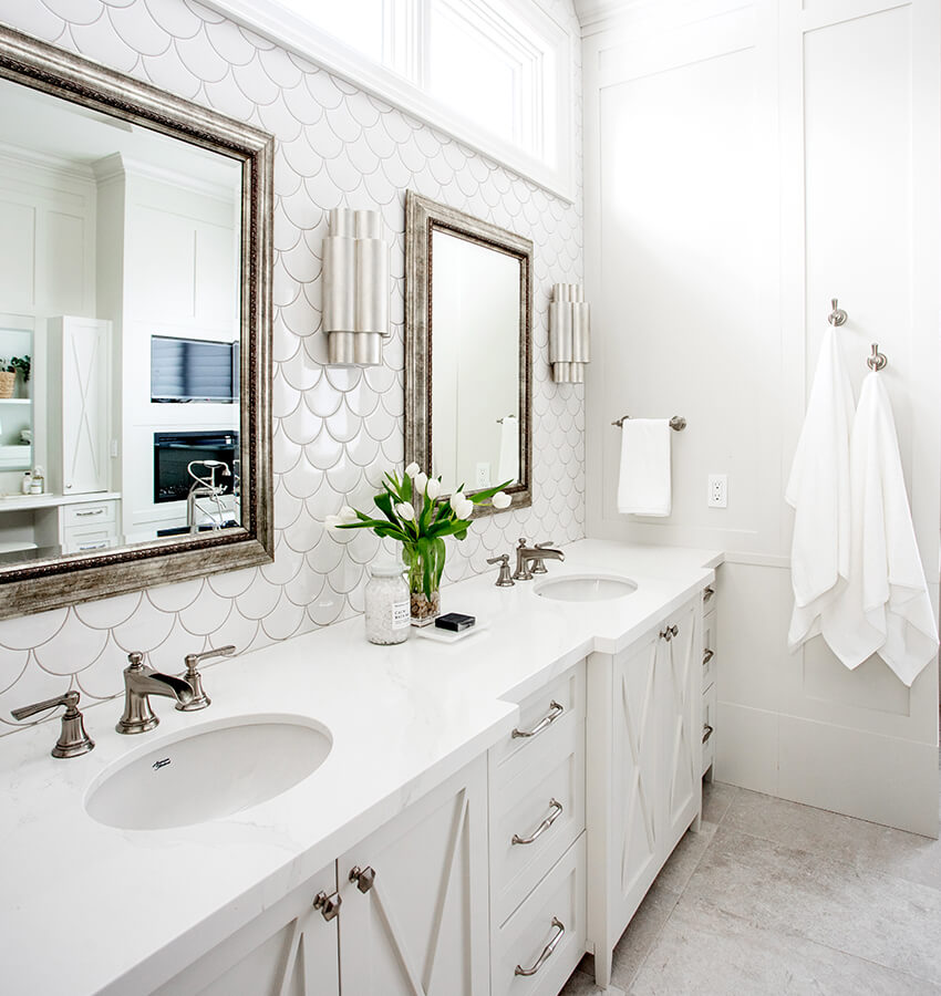 Bathroom Vanity, Sink & Towels
