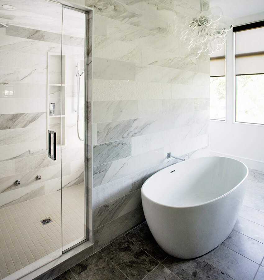 Modern Freestanding Bathtub and Shower