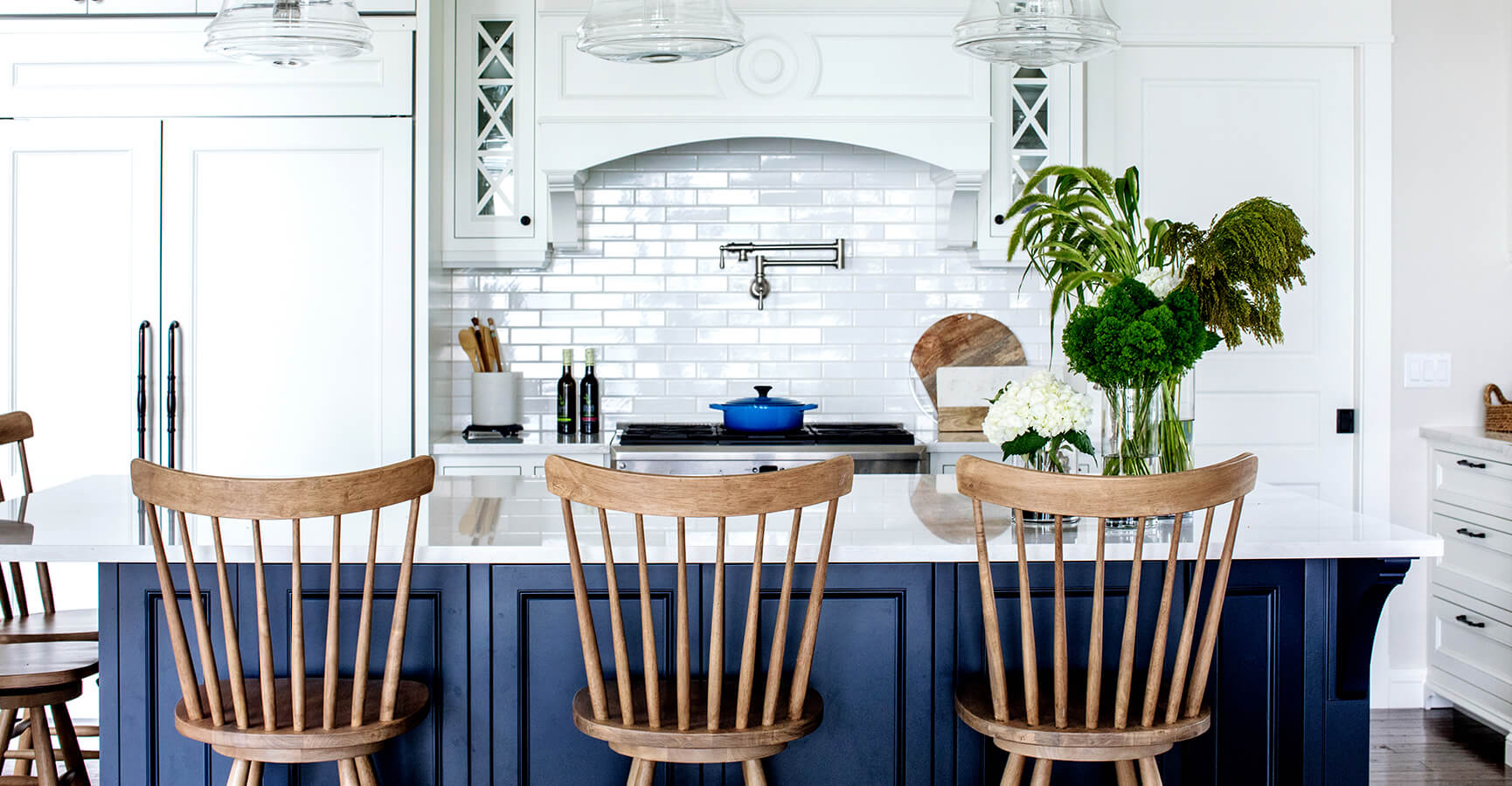 Kitchen Island Bar and Bar Stools